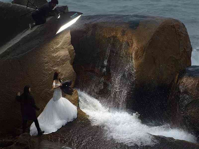如何拍出婚纱摄影气势恢宏的画面感呢？