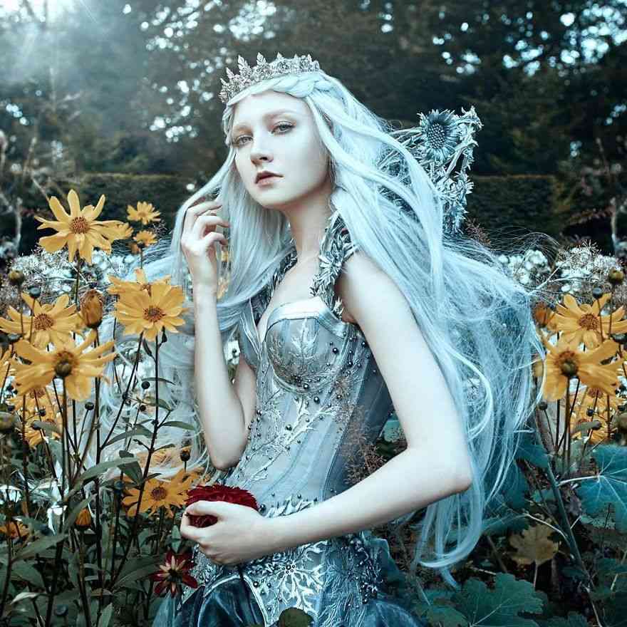 沉浸在鲜花与迷雾的世界 童话世界般的公主肖像