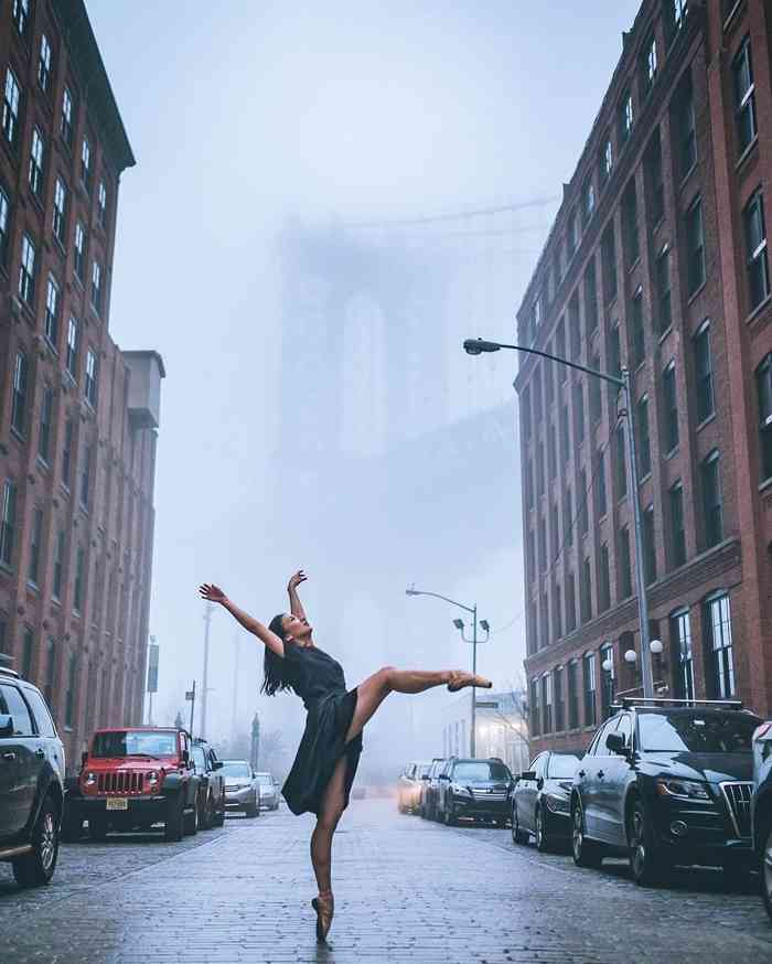 喧嚣中的优雅舞者身姿 舞动城市的唯美画面