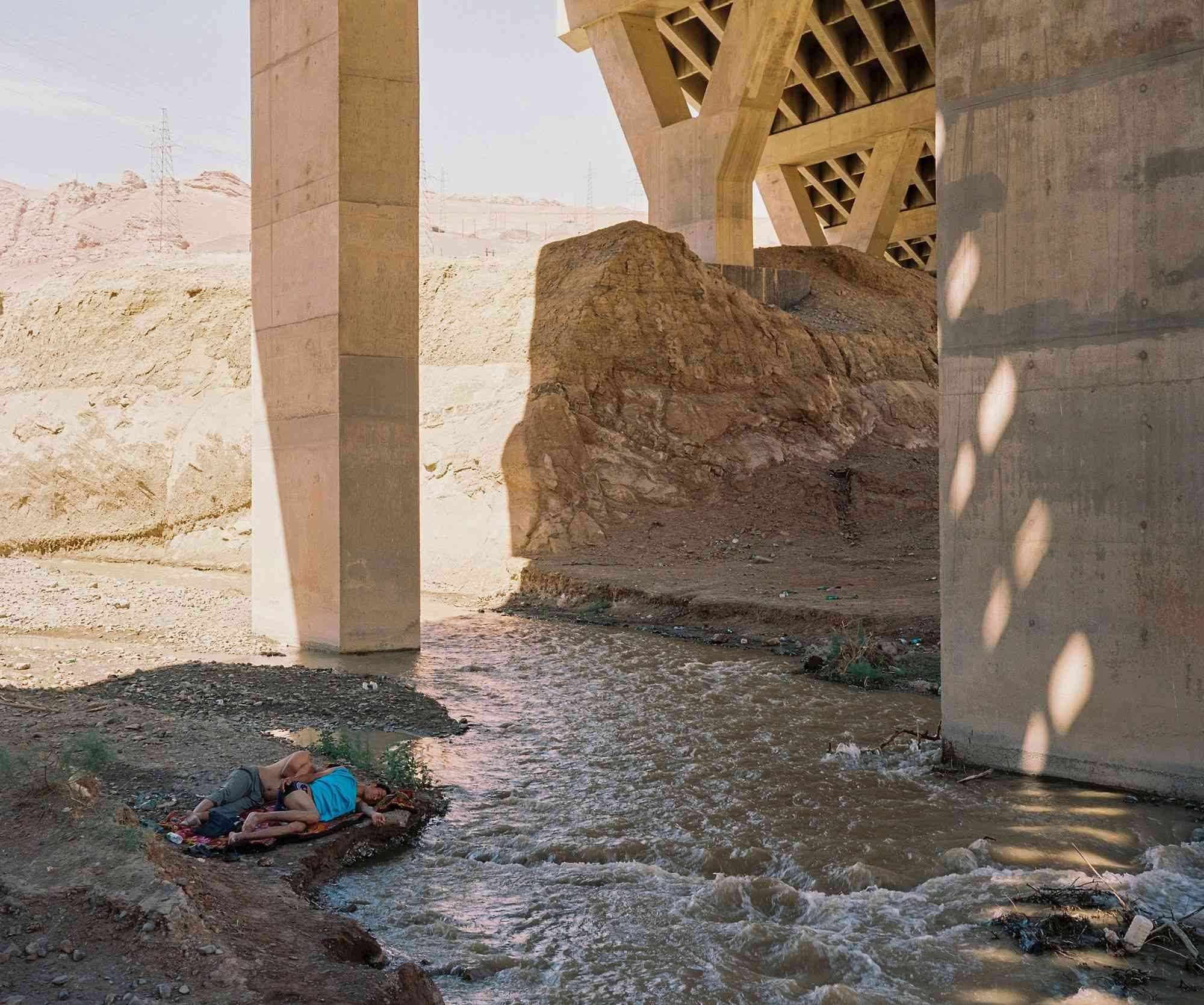 细腻笔触描绘新疆生活 横跨西部的多元之旅