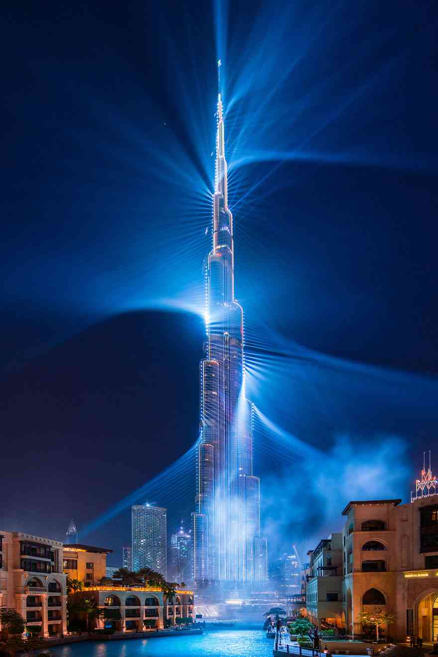 如幻影般魅力无限 震撼的迪拜哈利法塔灯光秀