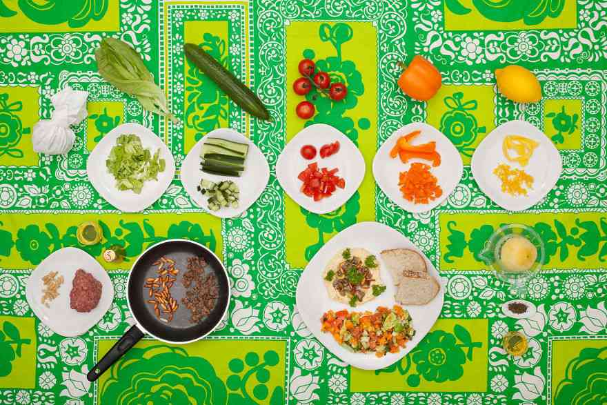 五颜六色的美食餐桌 食物天然的色彩画布