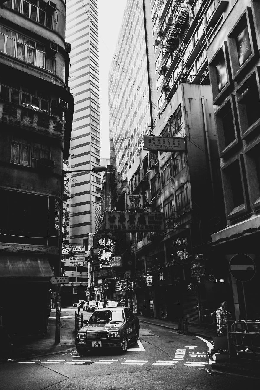形形色色的繁华街头 对比浓厚的香港街头