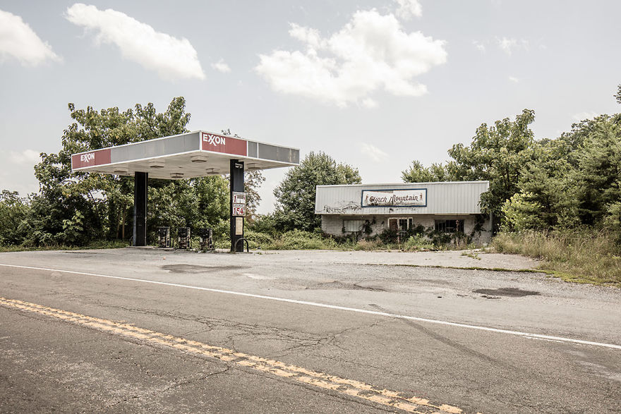 黯然失色的废弃加油站 美国南部旅途中的别致景观