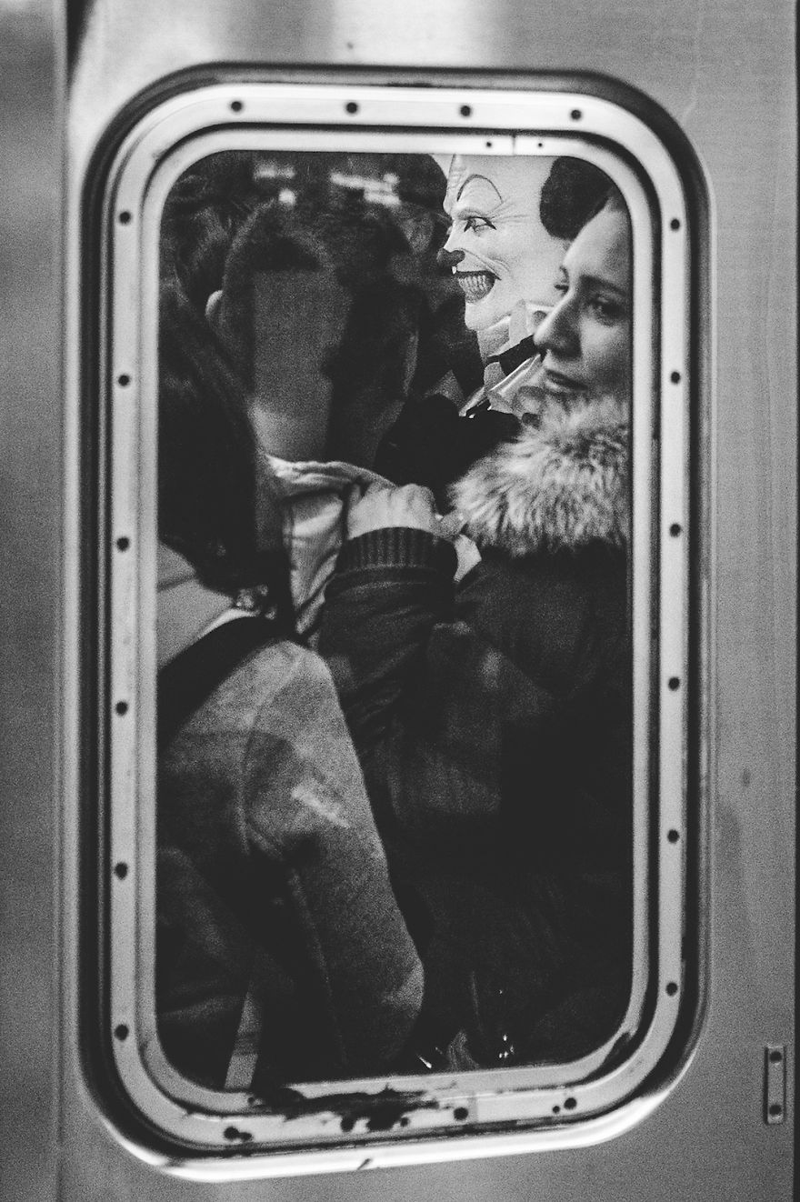 纽约地铁上的人生百态 黑白摄影凝聚时间碎片