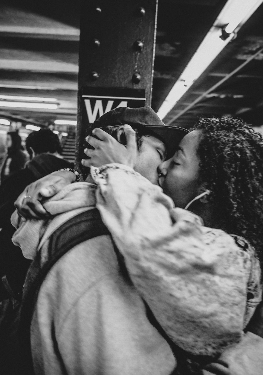 纽约地铁上的人生百态 黑白摄影凝聚时间碎片