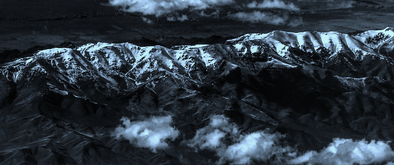雪山林立，来自高空摄影