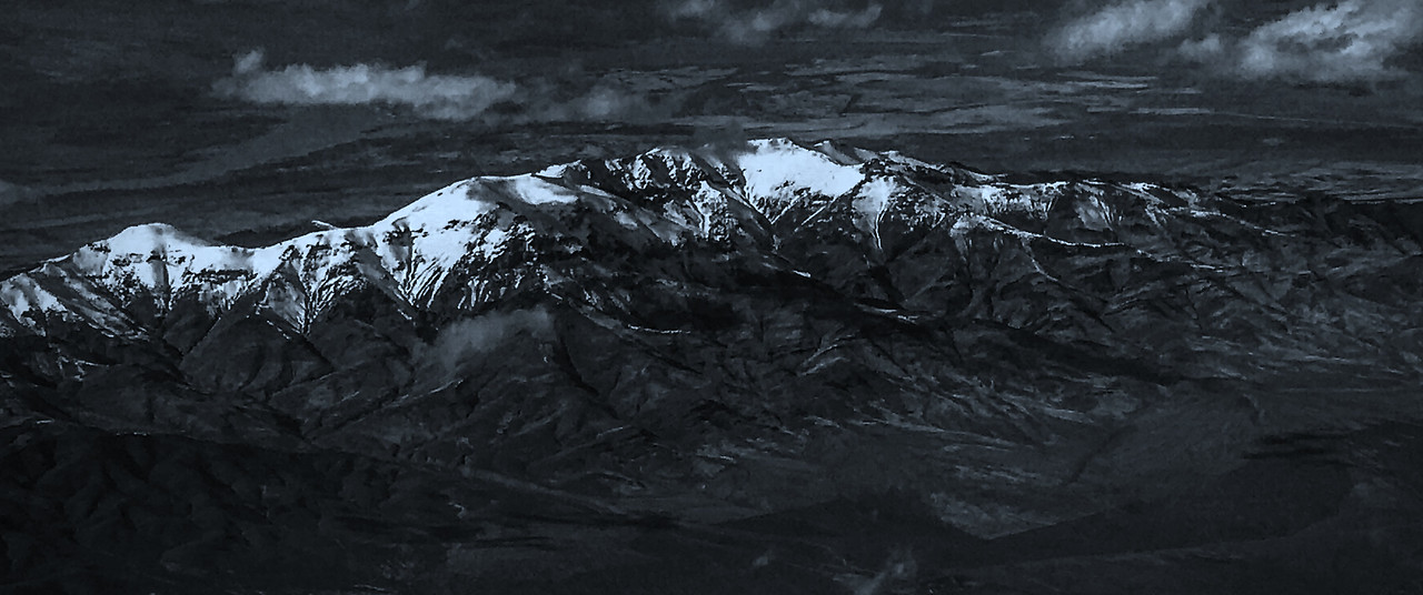 雪山林立，来自高空摄影
