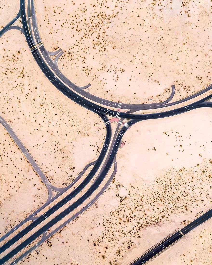 宛若外星都市 被沙漠覆盖的阿联酋都市幻景